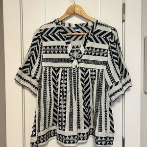Old Navy Black and White Geometric Blouse